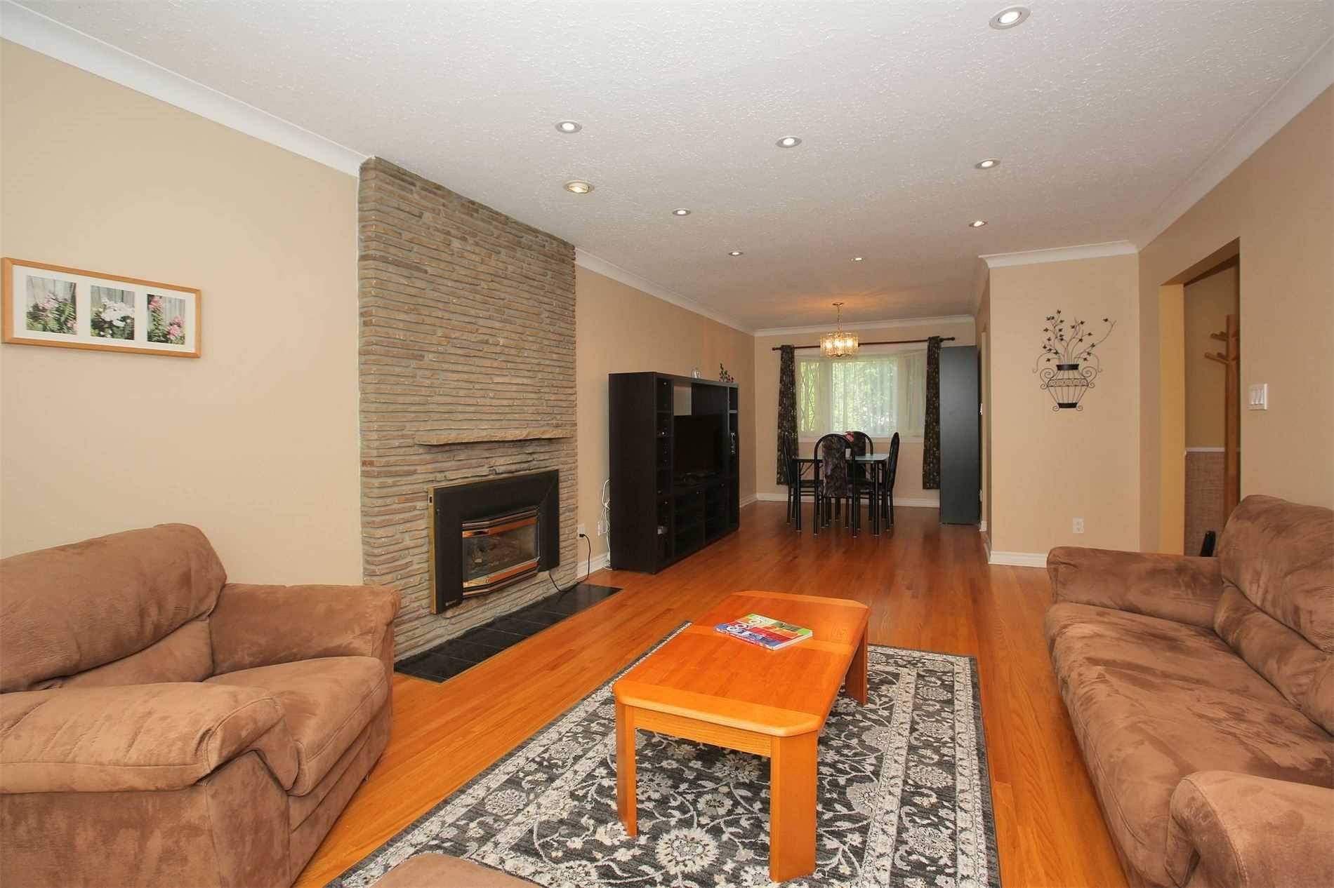 16 Brightbay Cres