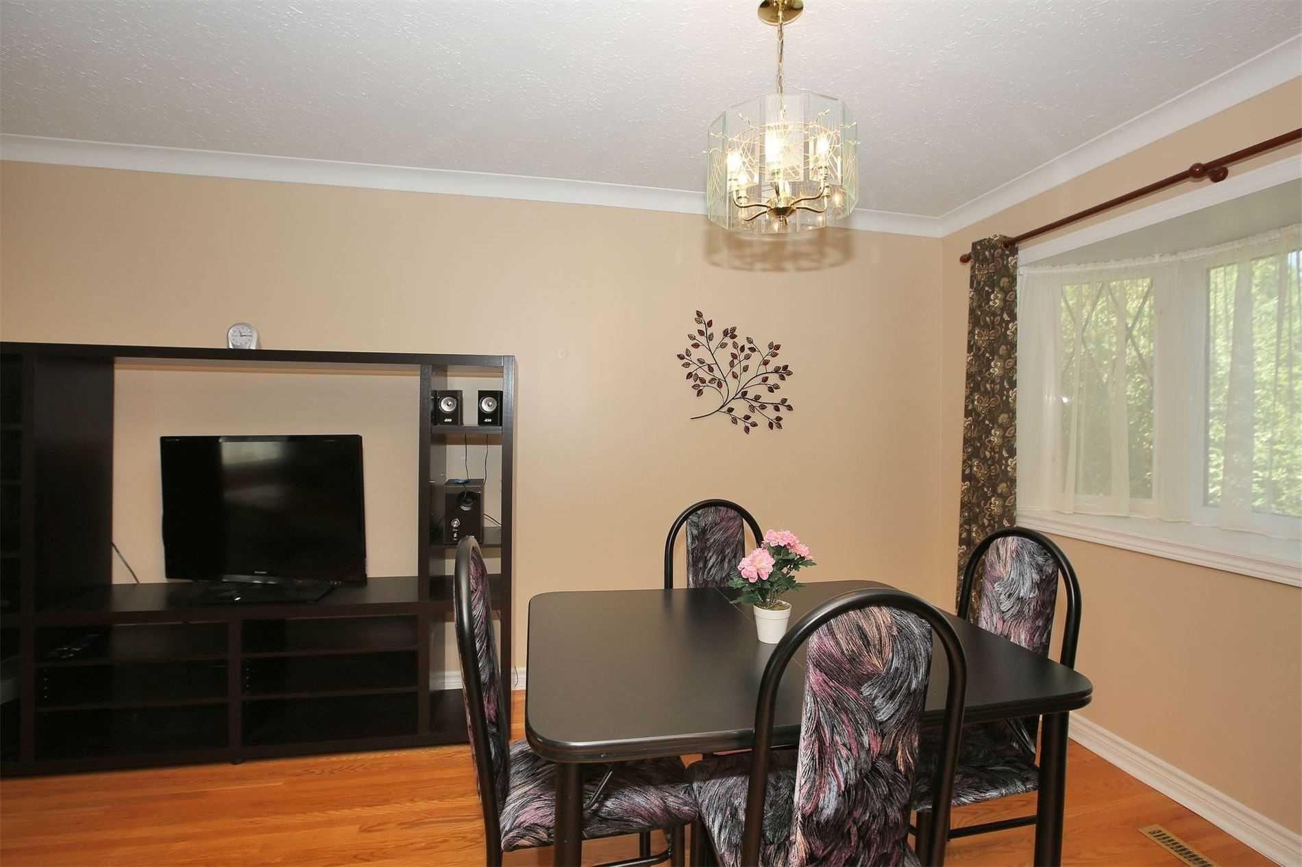 16 Brightbay Cres