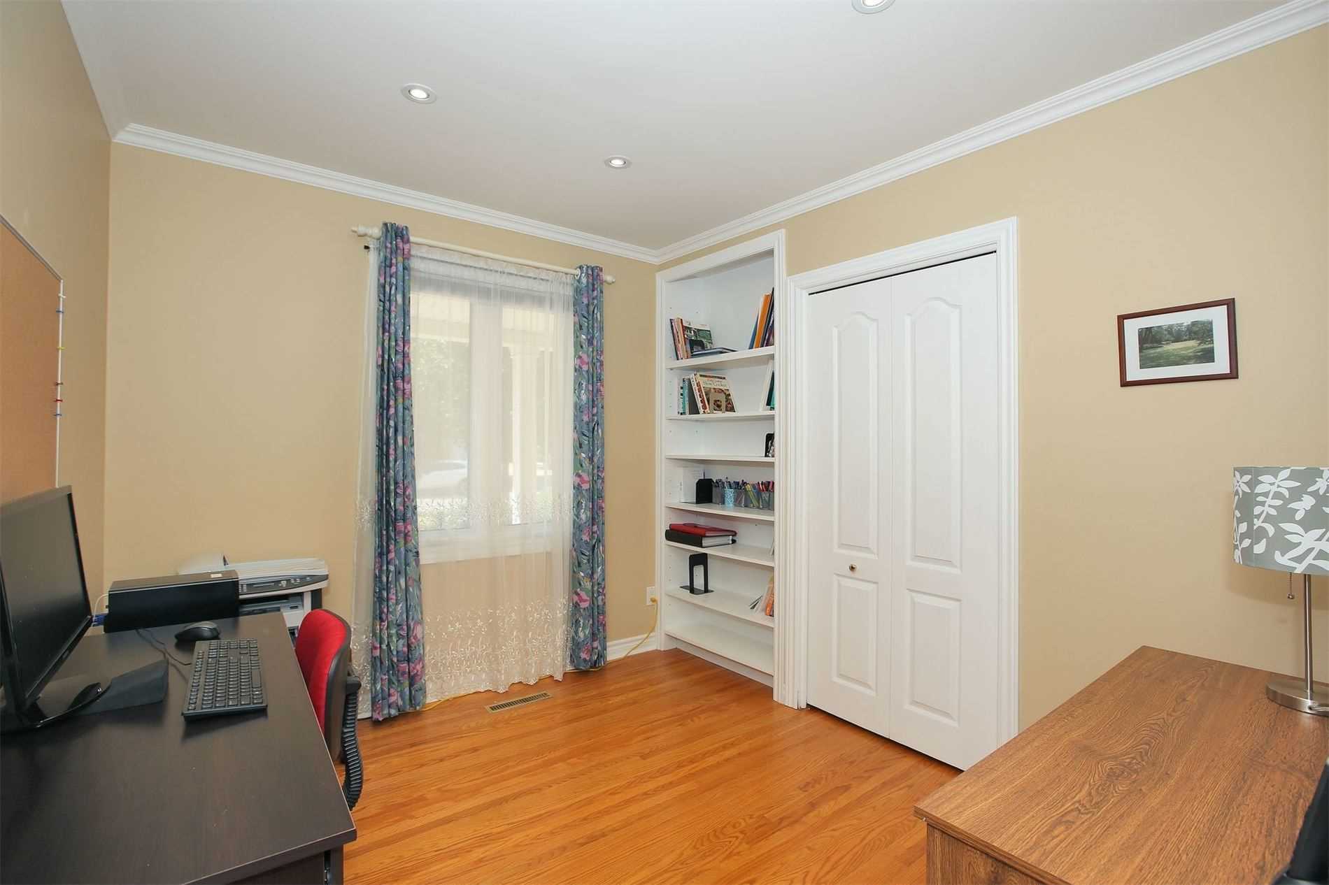 16 Brightbay Cres