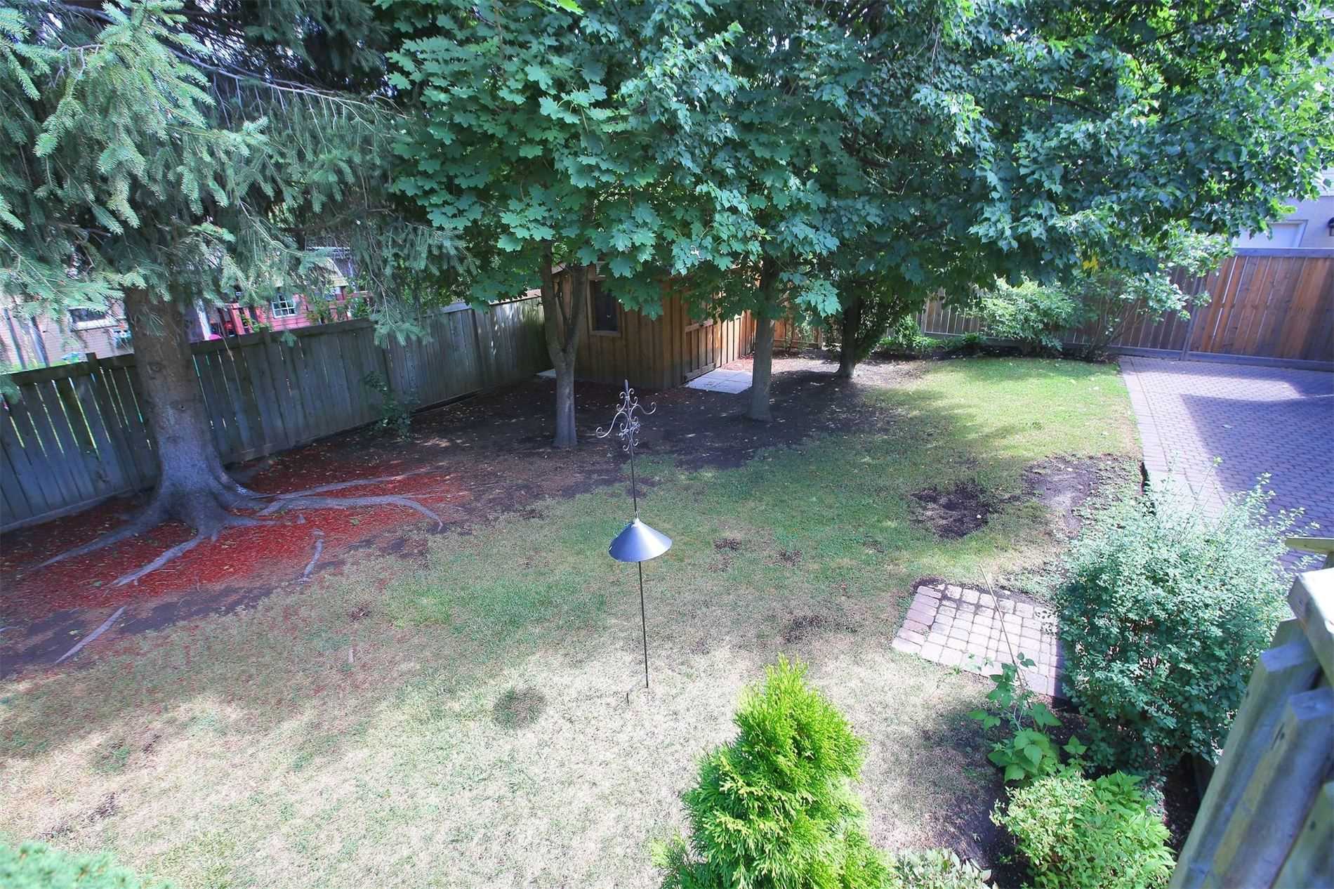 16 Brightbay Cres