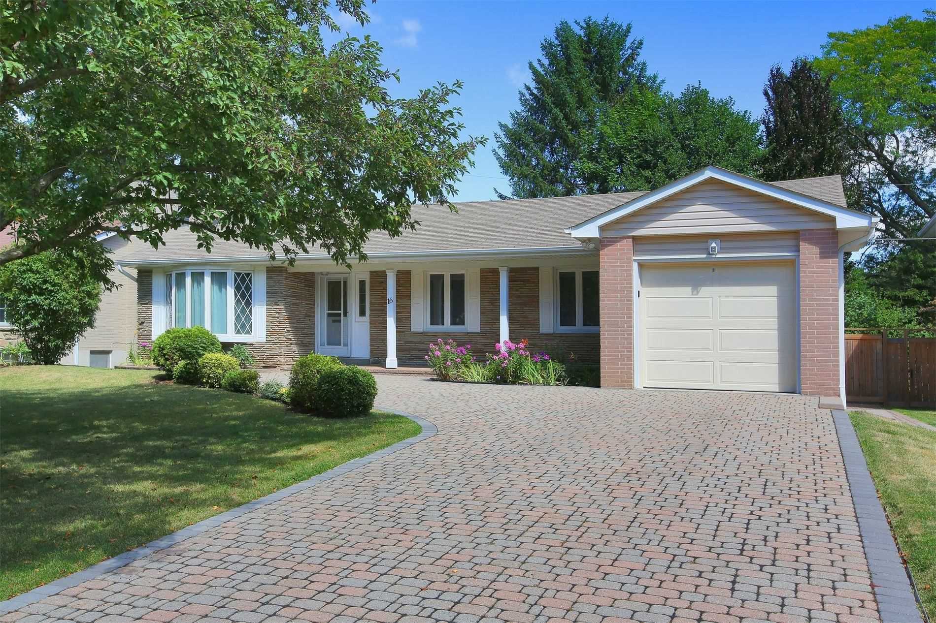 16 Brightbay Cres