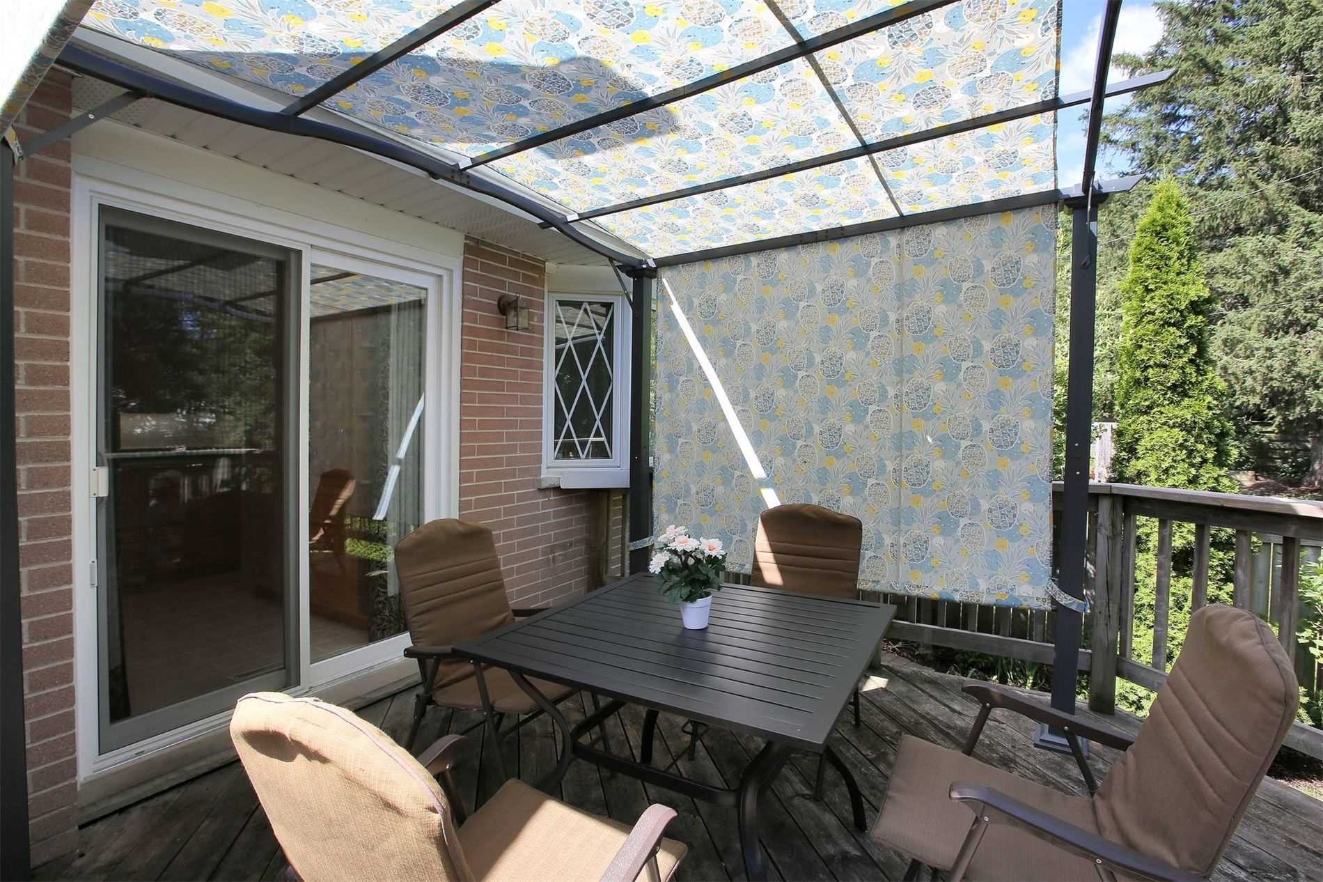 16 Brightbay Cres