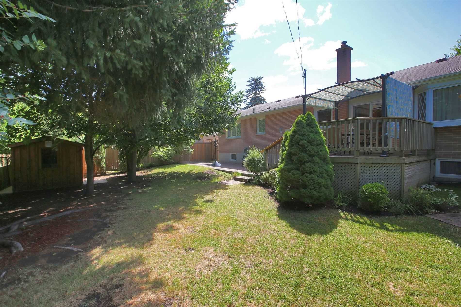 16 Brightbay Cres