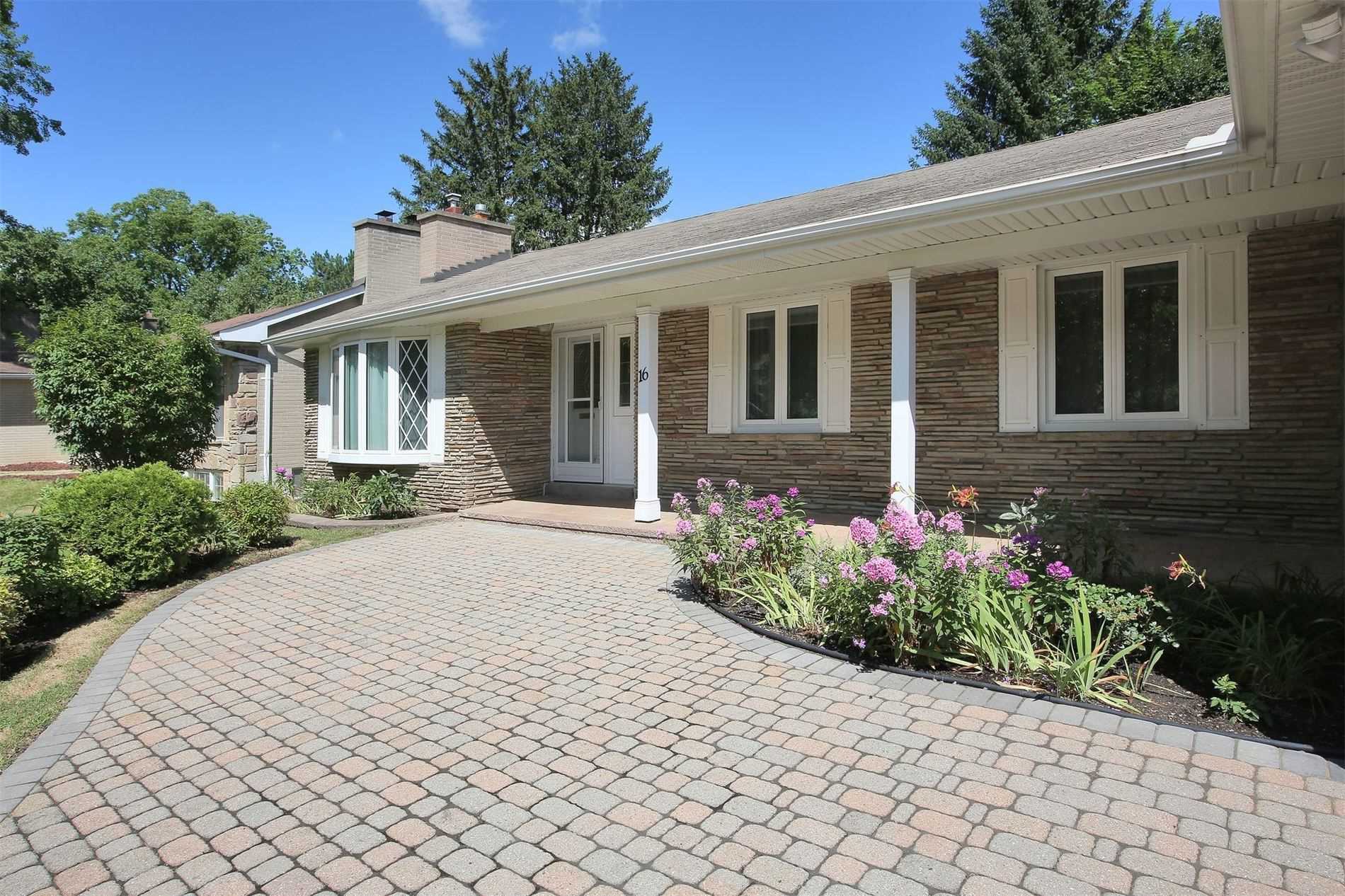 16 Brightbay Cres