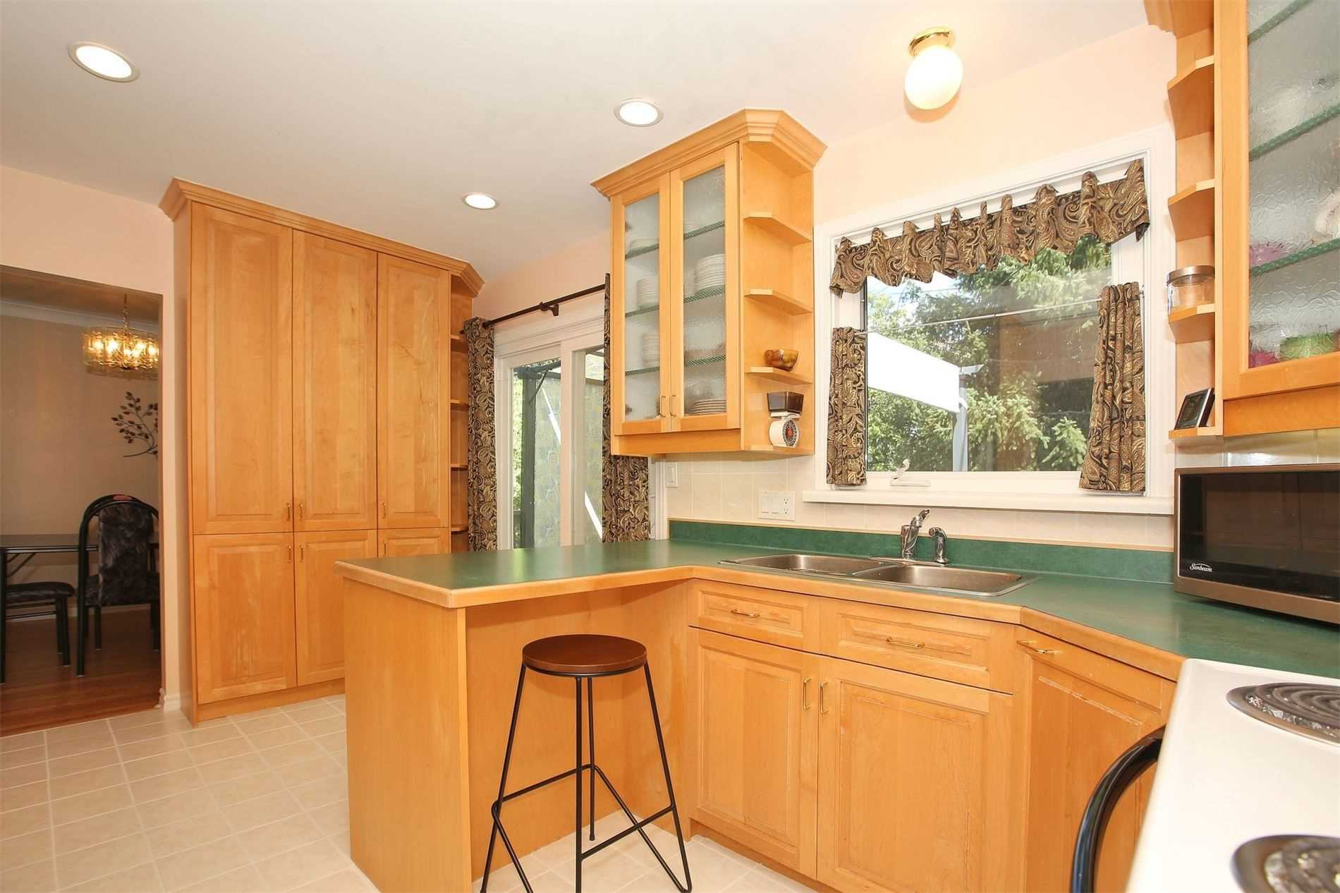 16 Brightbay Cres