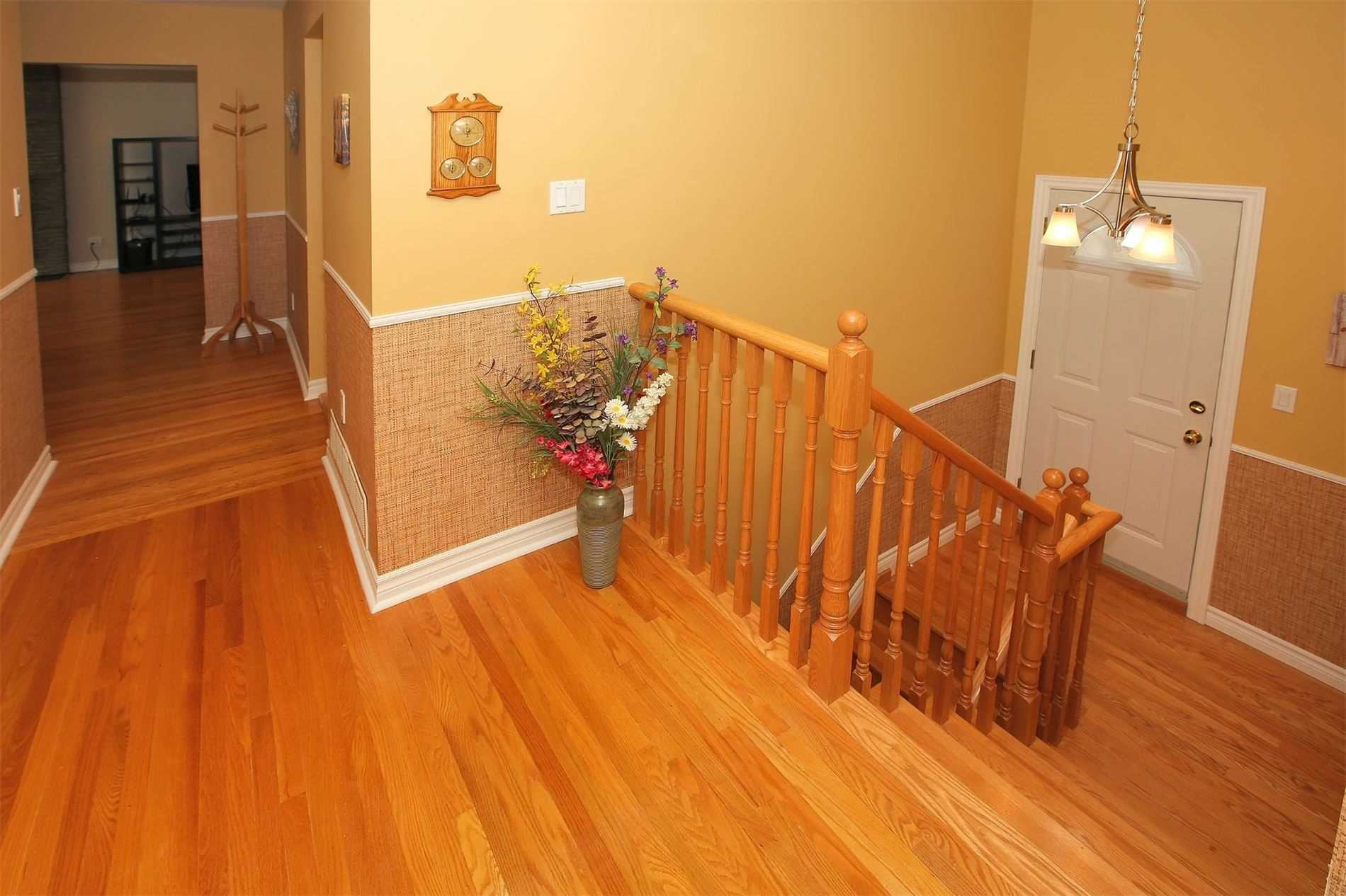 16 Brightbay Cres