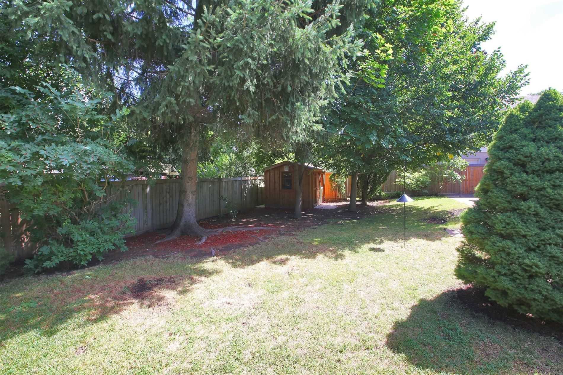 16 Brightbay Cres