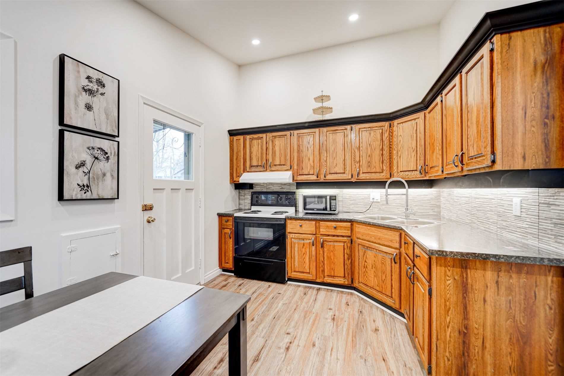 89 Murray Dr