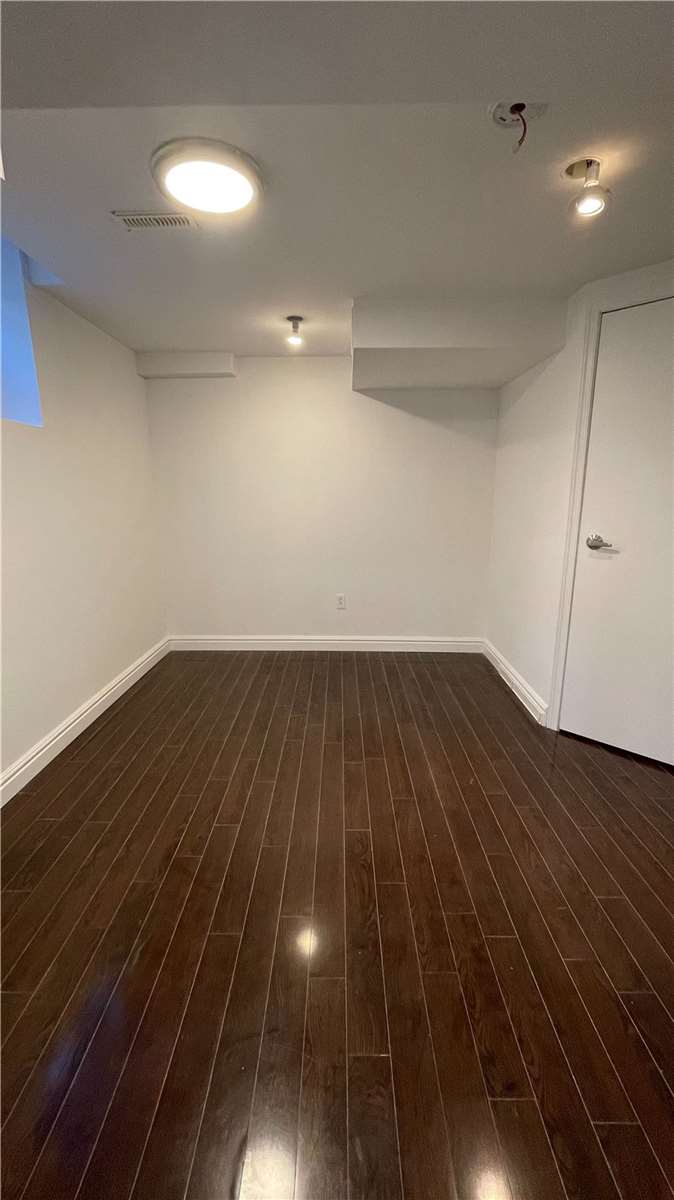 7 Mountcharles Cres