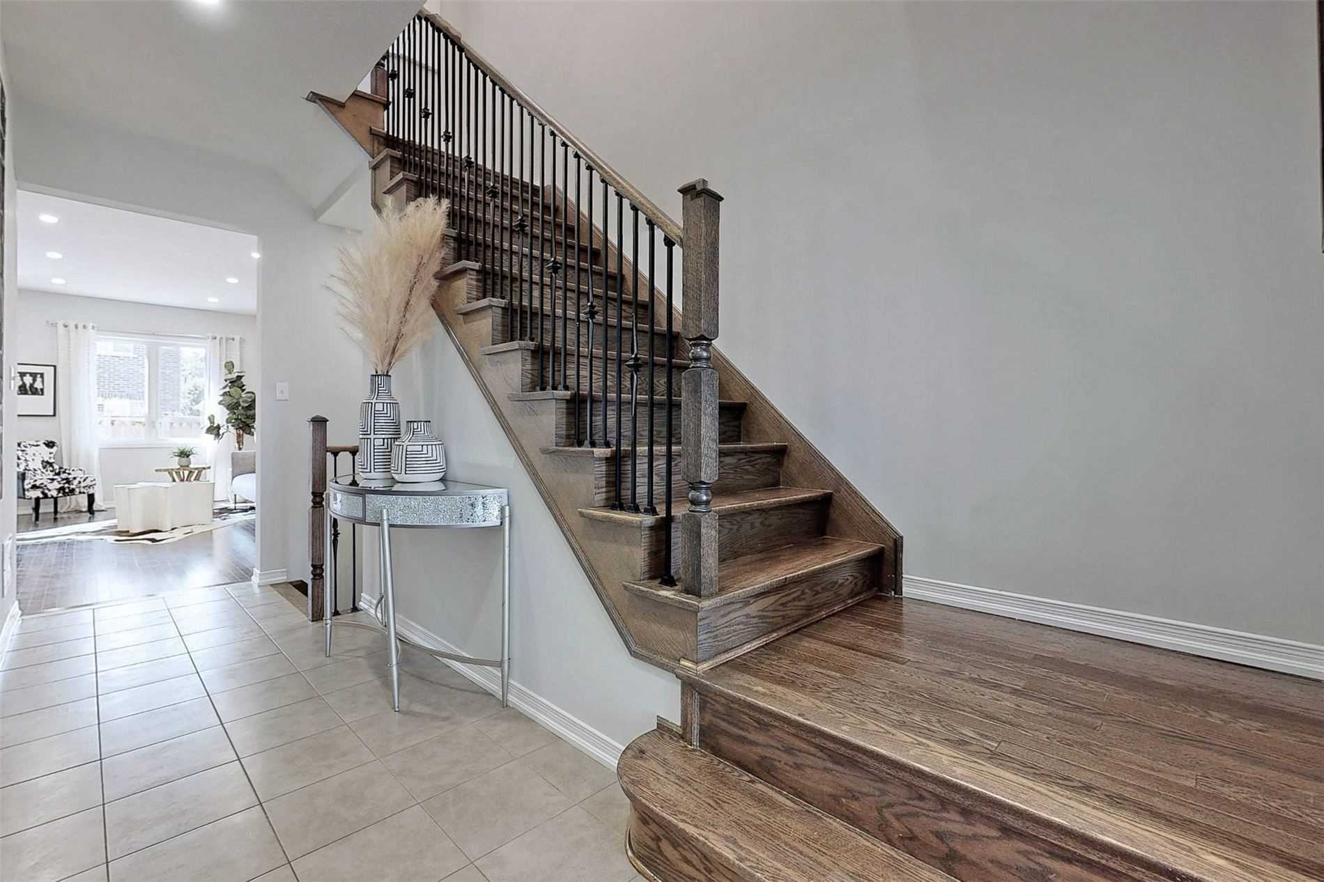 1281 Blencowe Cres