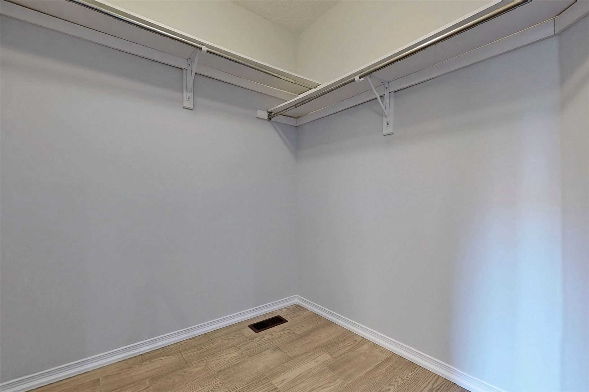 1281 Blencowe Cres