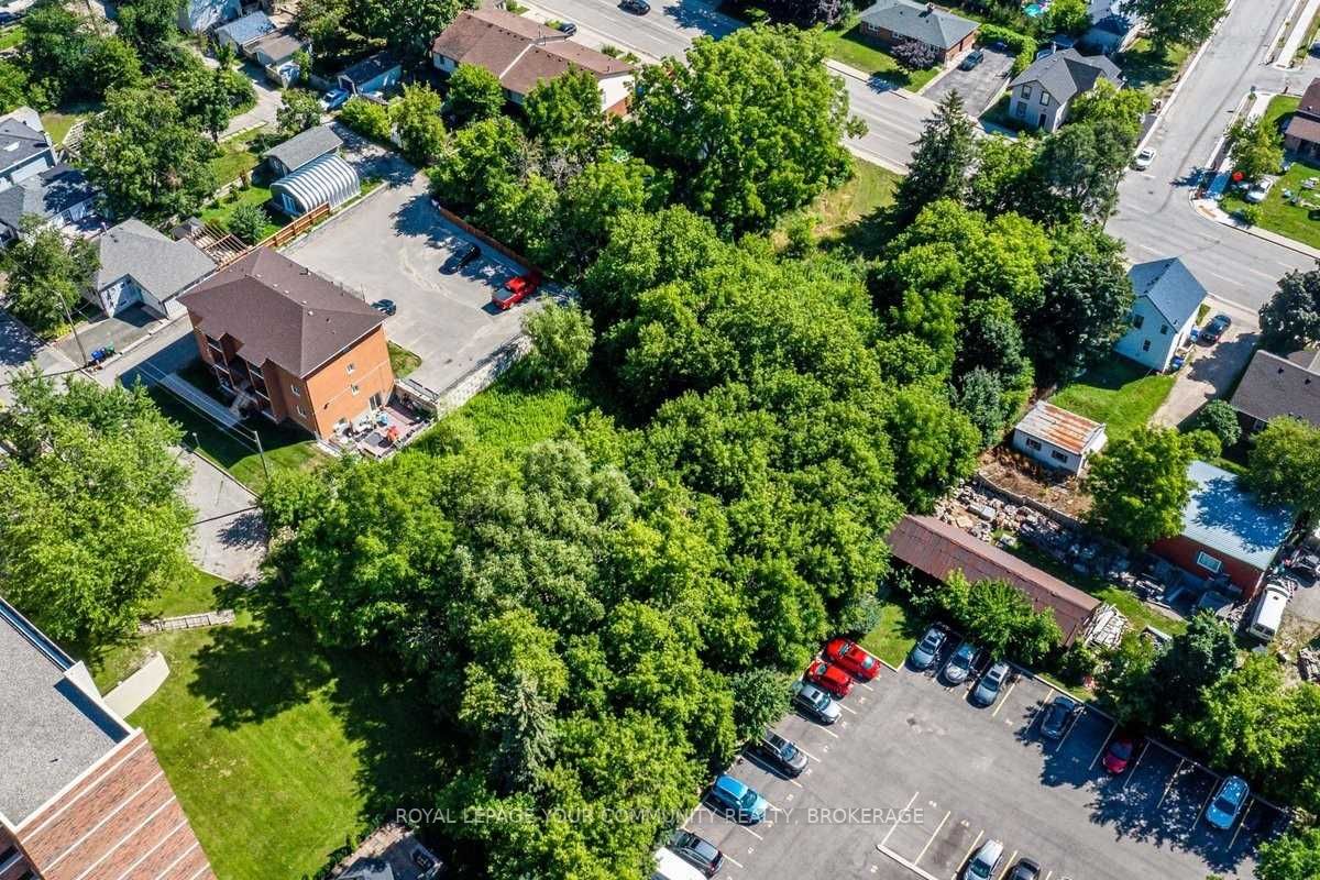 84 Simcoe Rd