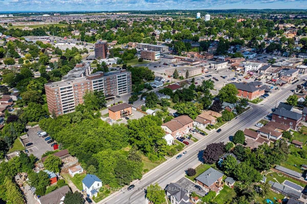84 Simcoe Rd