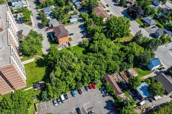 84 Simcoe Rd, Bradford West Gwillimbury