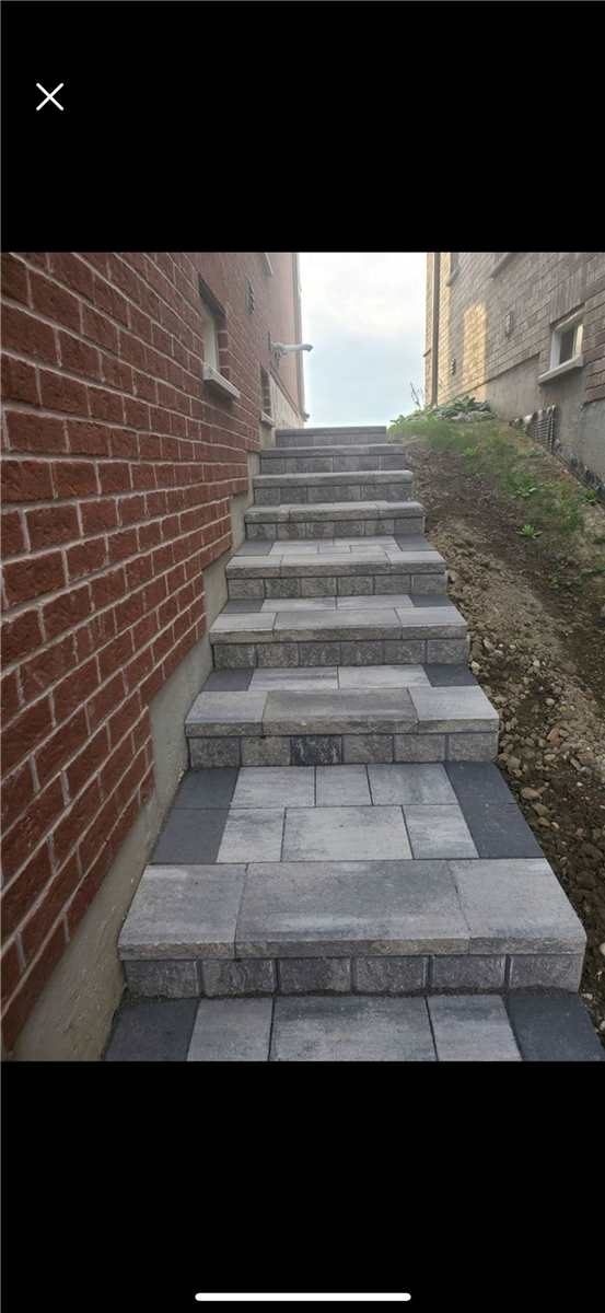 132 Meadow Vista Cres