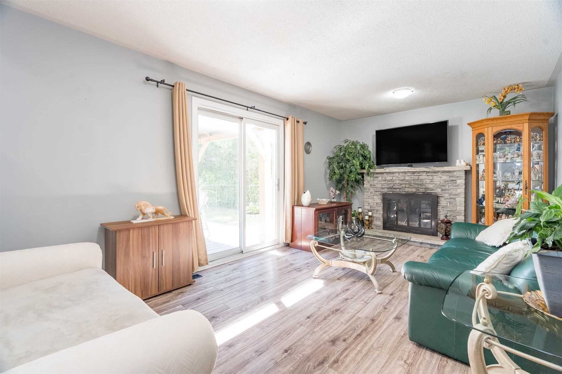 39 Maple Ave W