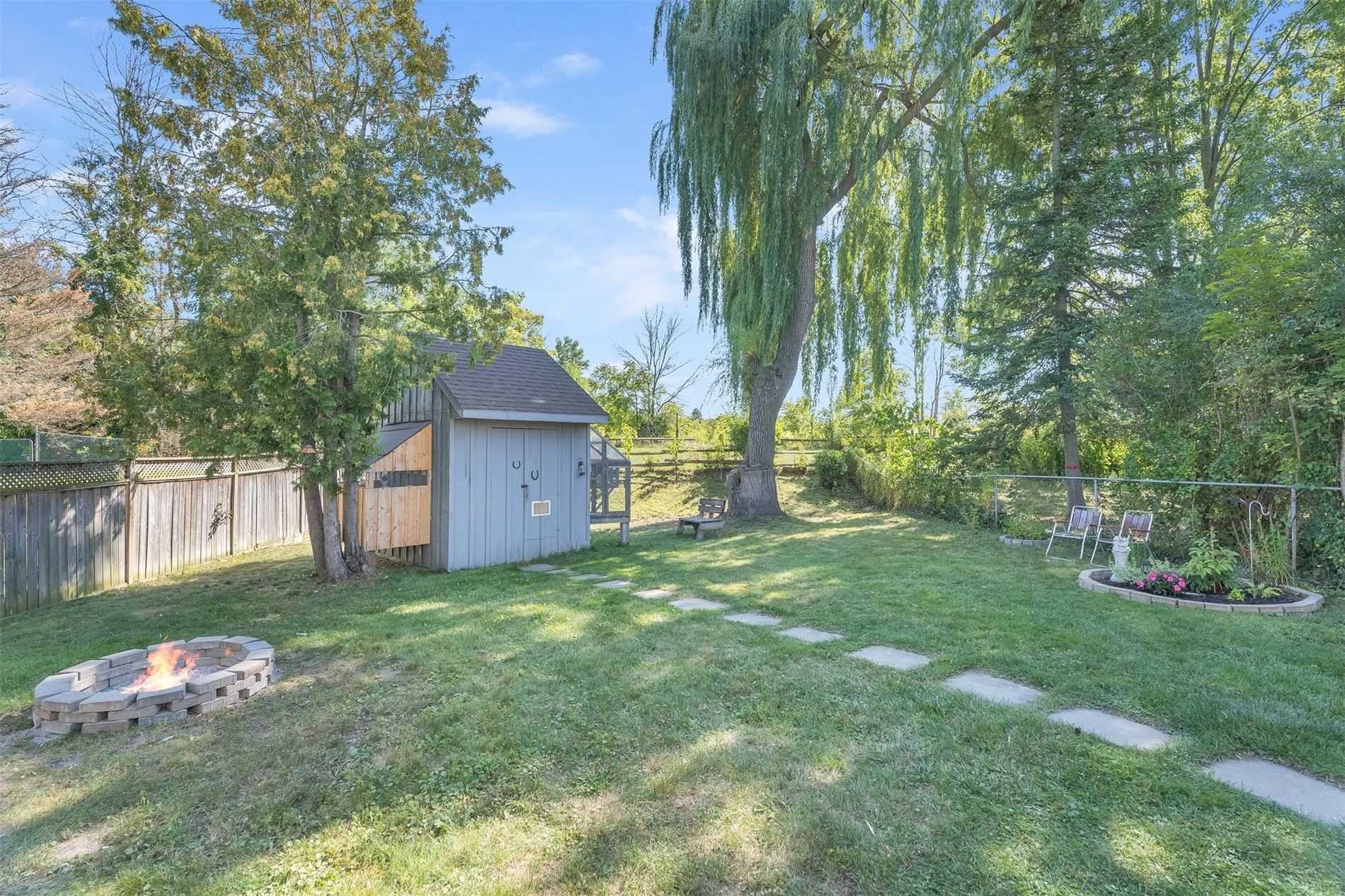 39 Maple Ave W