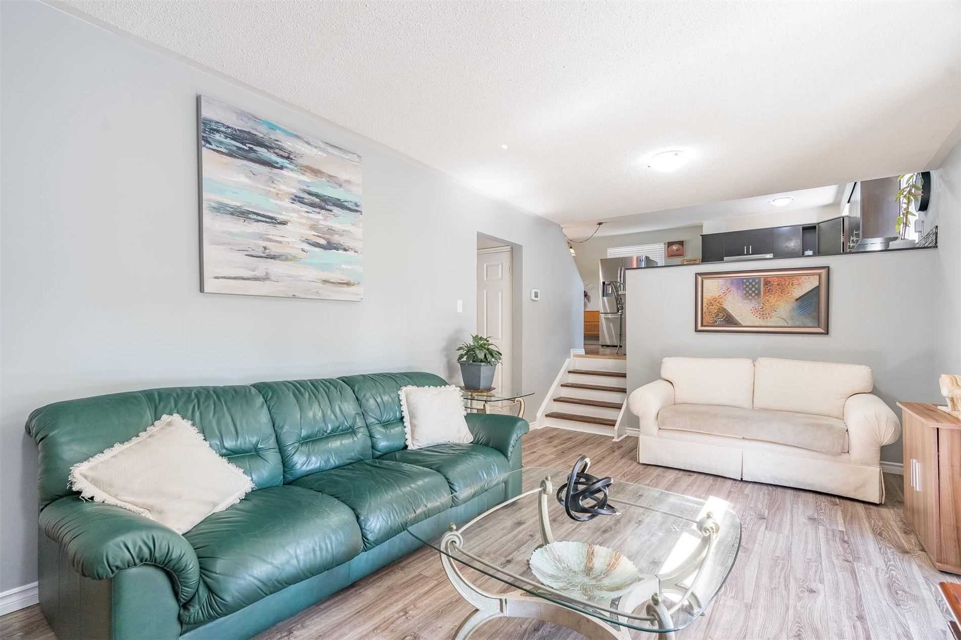 39 Maple Ave W
