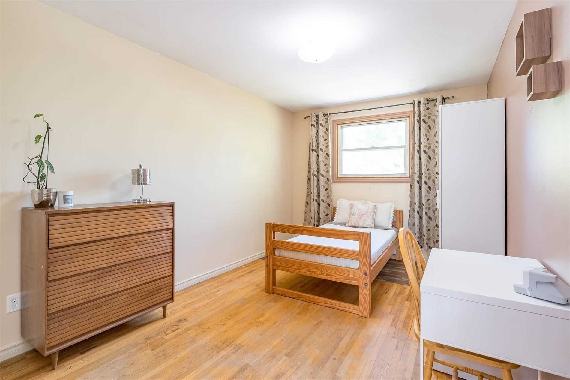 39 Maple Ave W