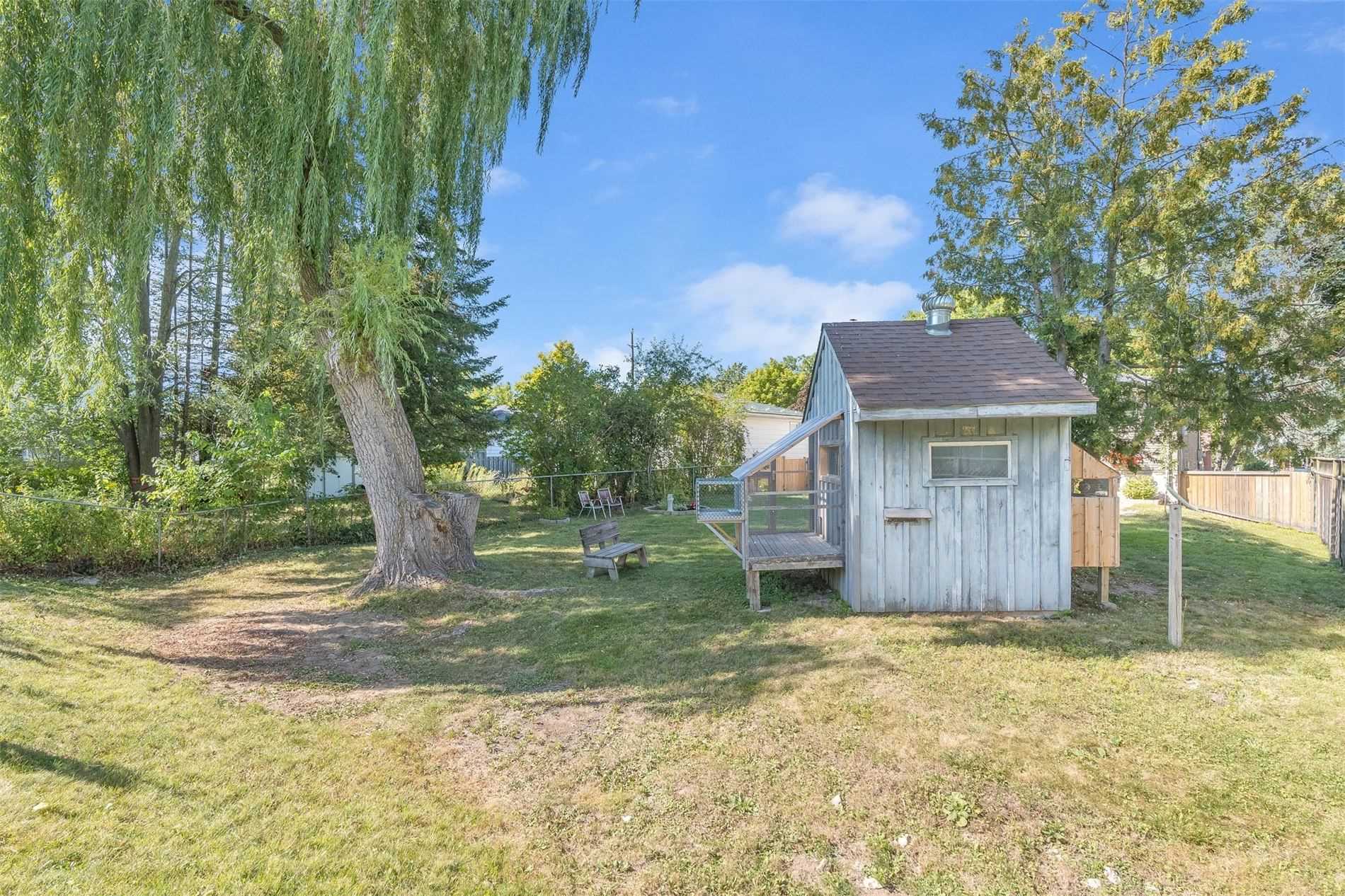 39 Maple Ave W