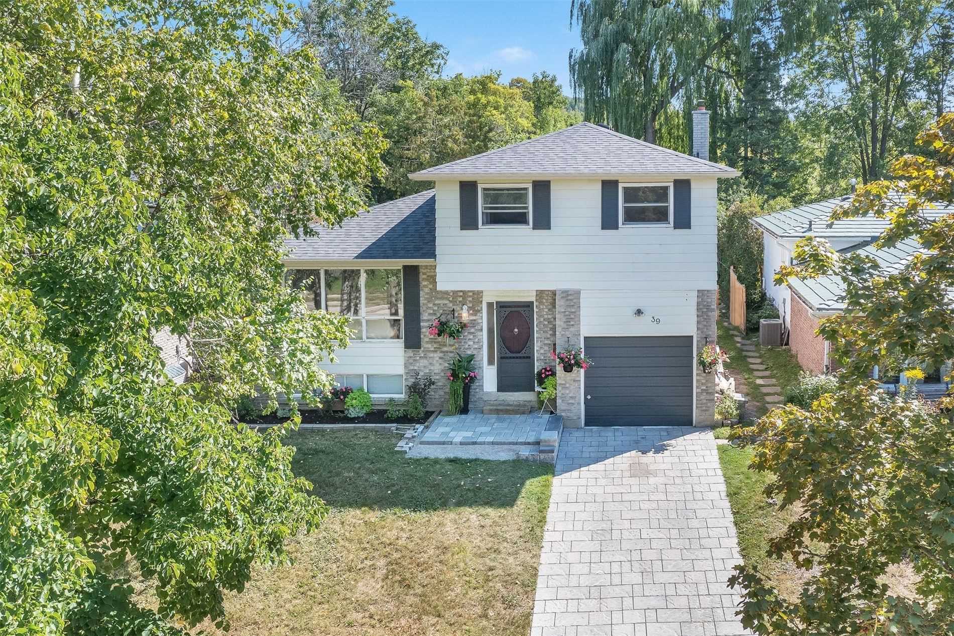 39 Maple Ave W