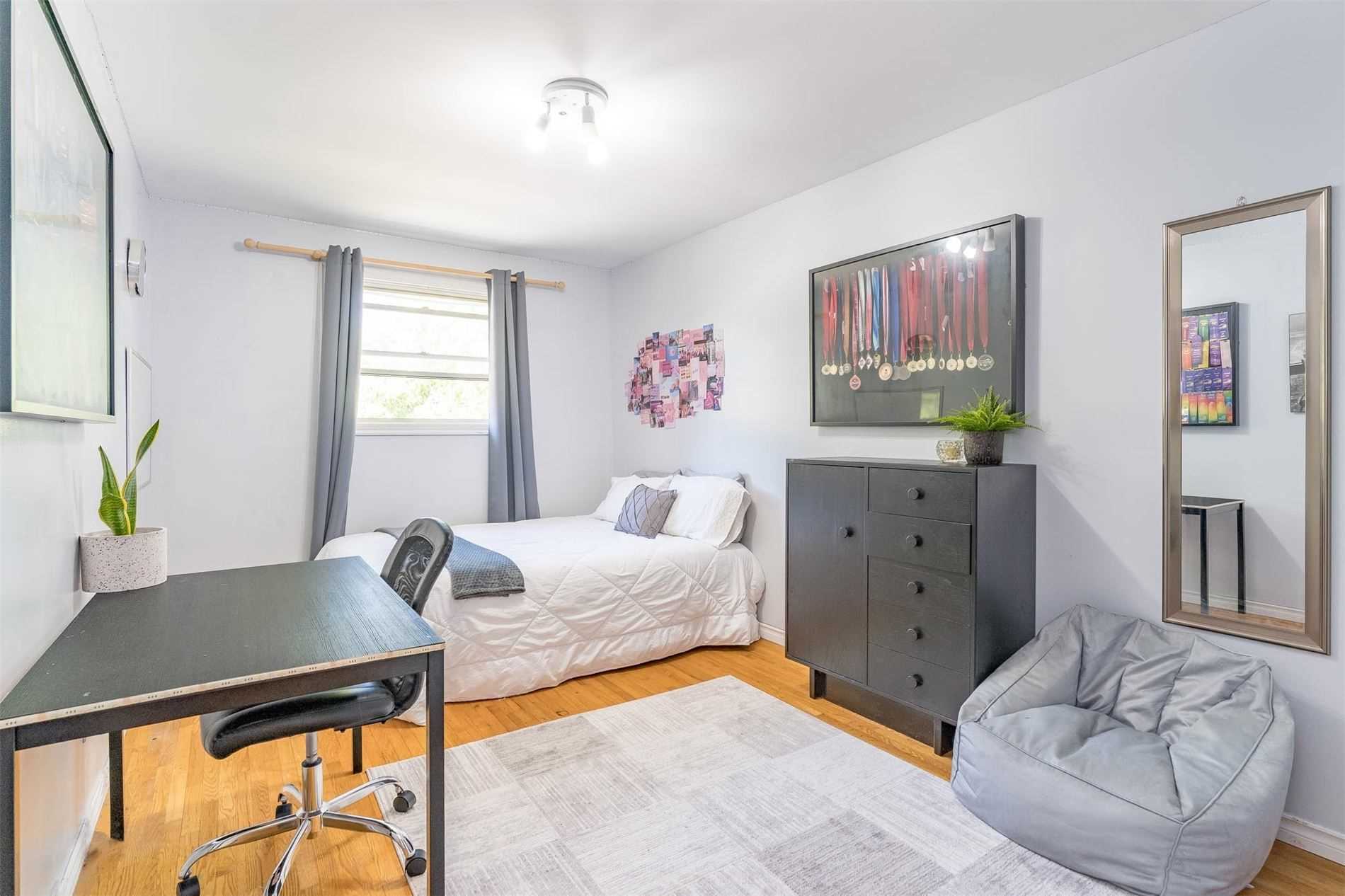 39 Maple Ave W