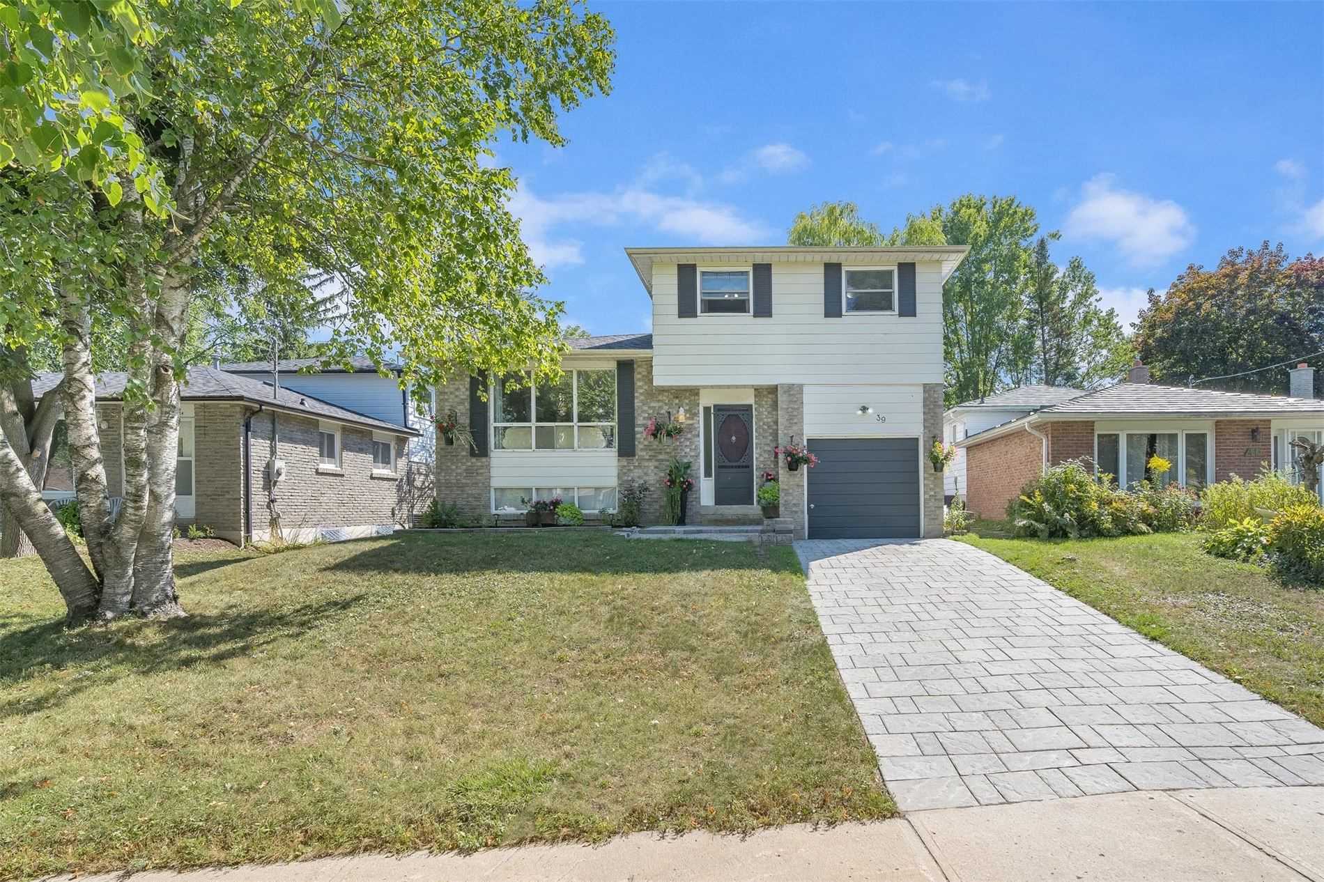 39 Maple Ave W