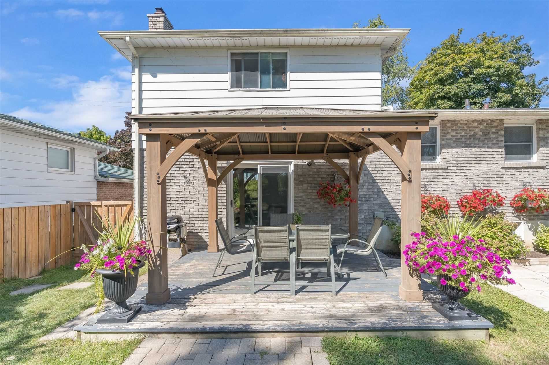 39 Maple Ave W