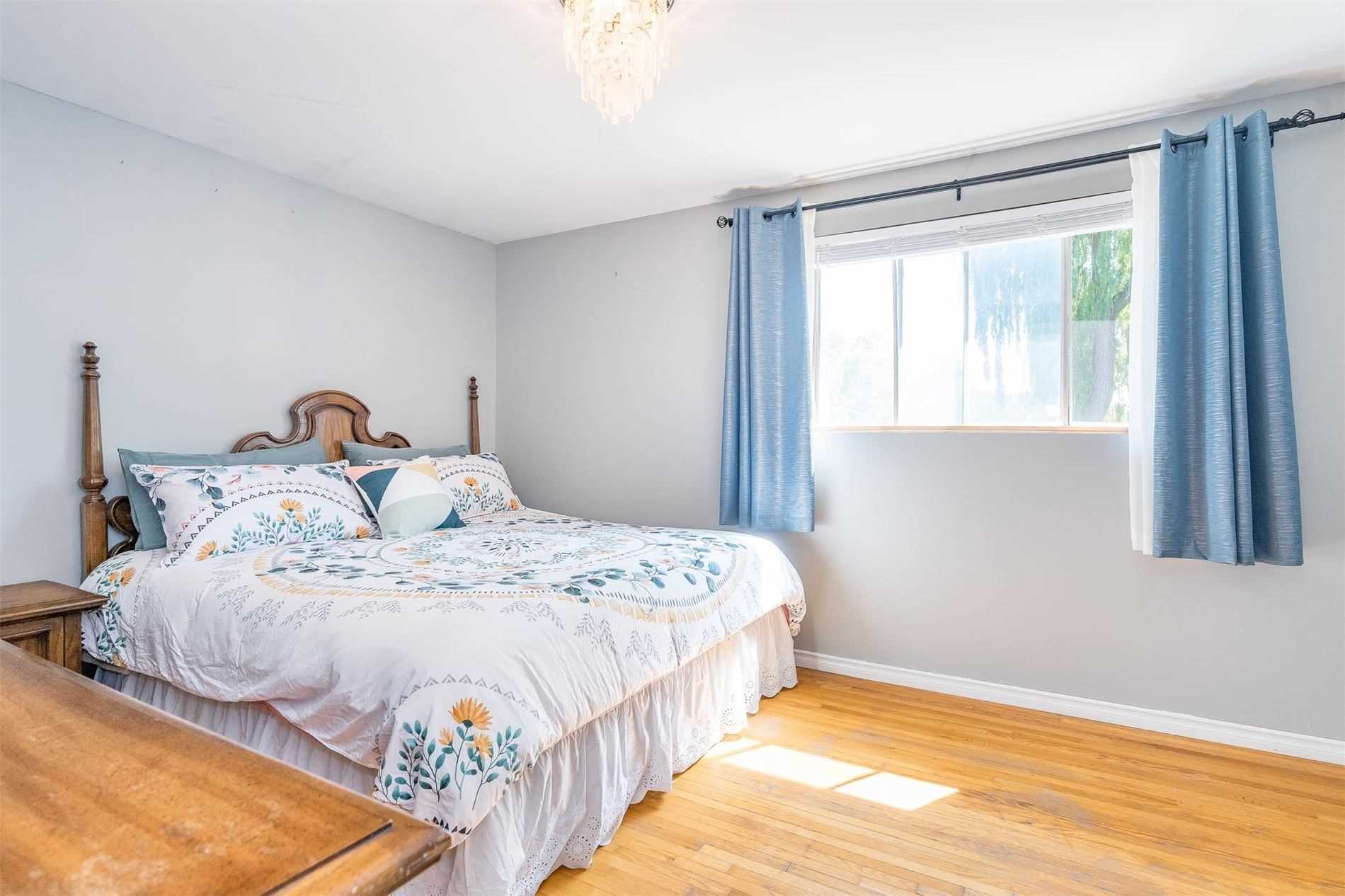 39 Maple Ave W