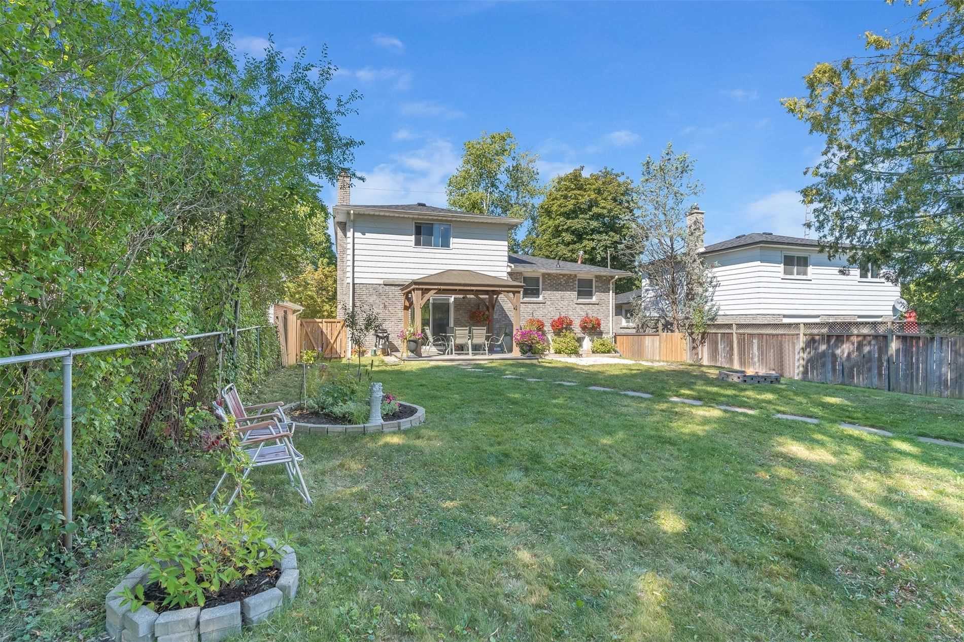 39 Maple Ave W