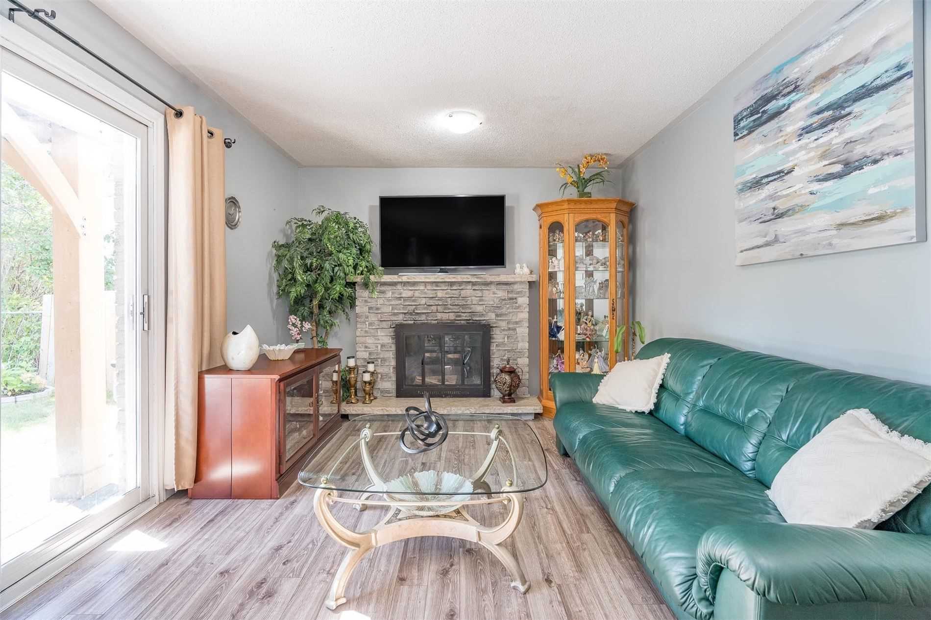 39 Maple Ave W
