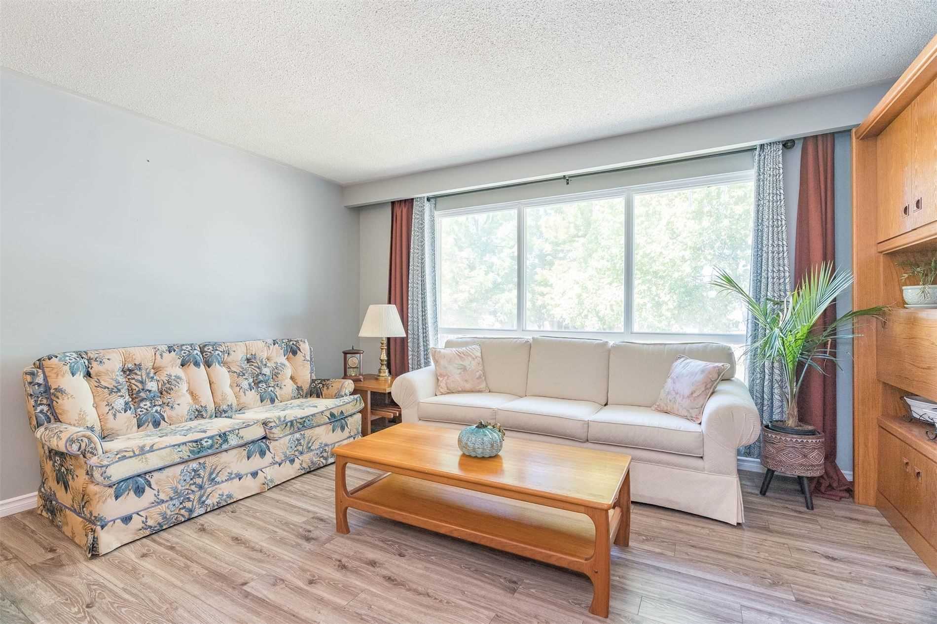 39 Maple Ave W