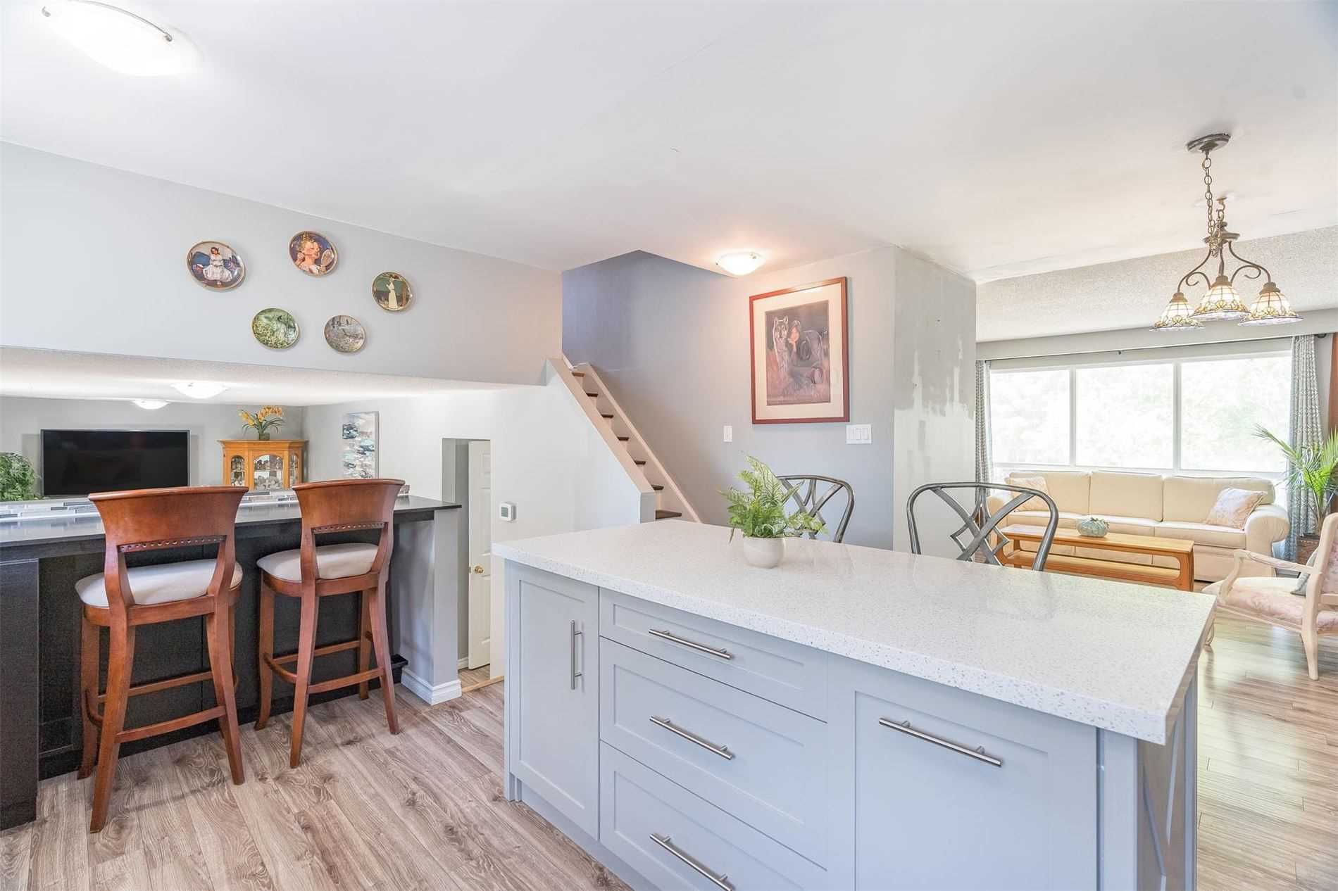 39 Maple Ave W
