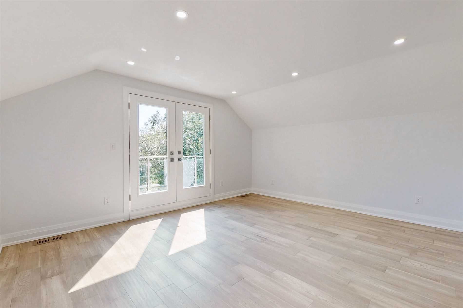 147 Royal Orchard Boulevard