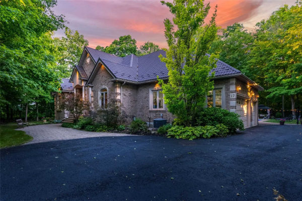 27 Robert Gray Rd, Whitchurch-Stouffville