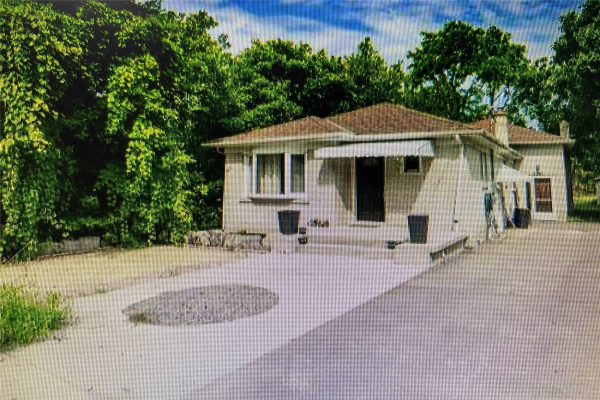18 Irwin Ave, Aurora