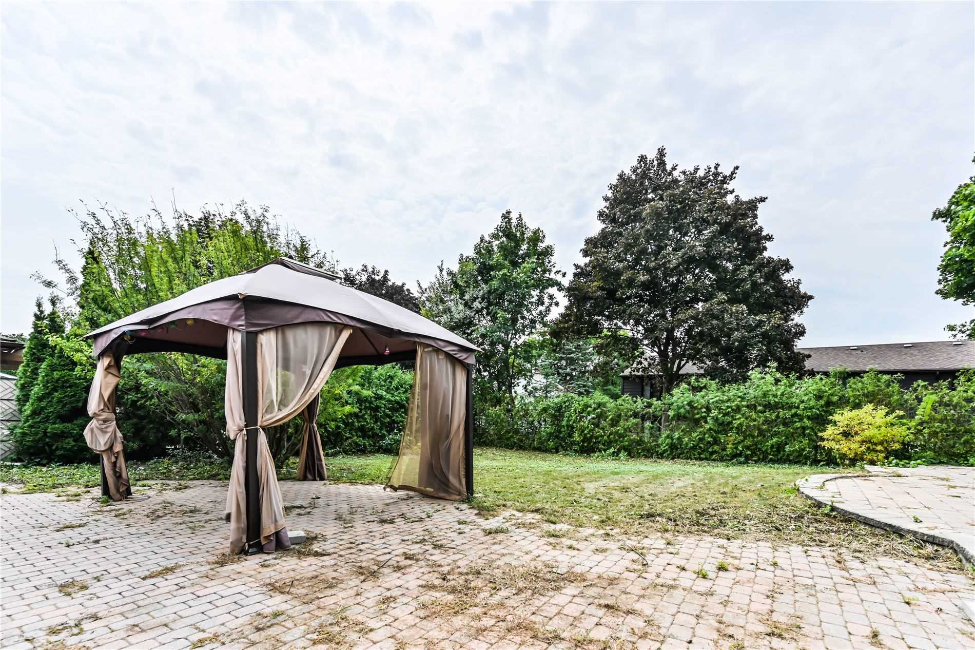16 Cavalier Cres