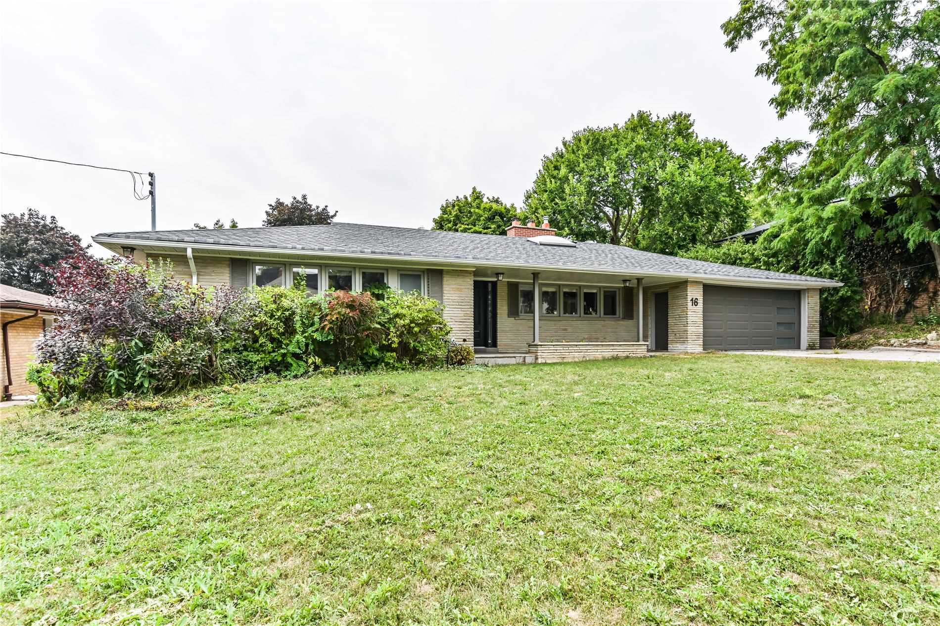16 Cavalier Cres