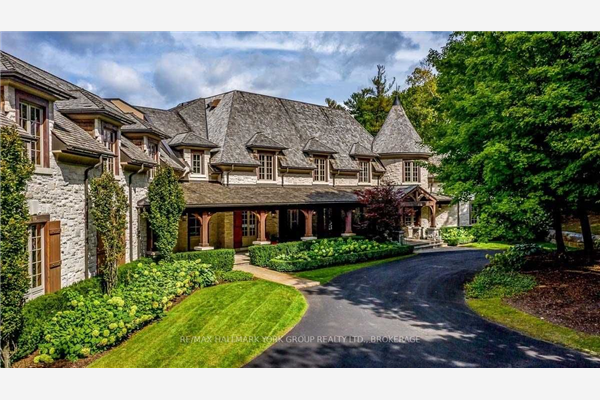 16 Hunters Glen Rd, Aurora