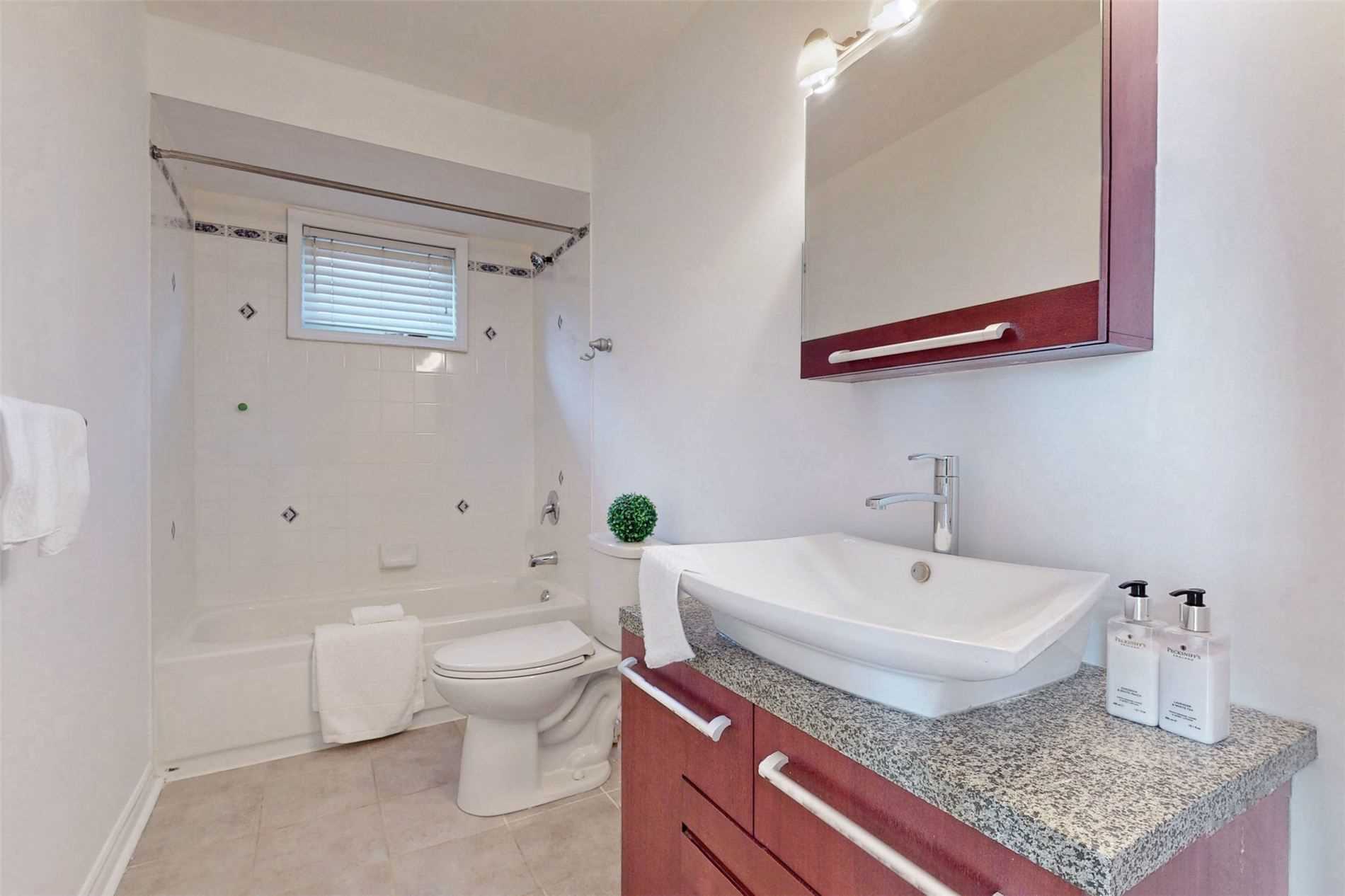 38 Roughley St