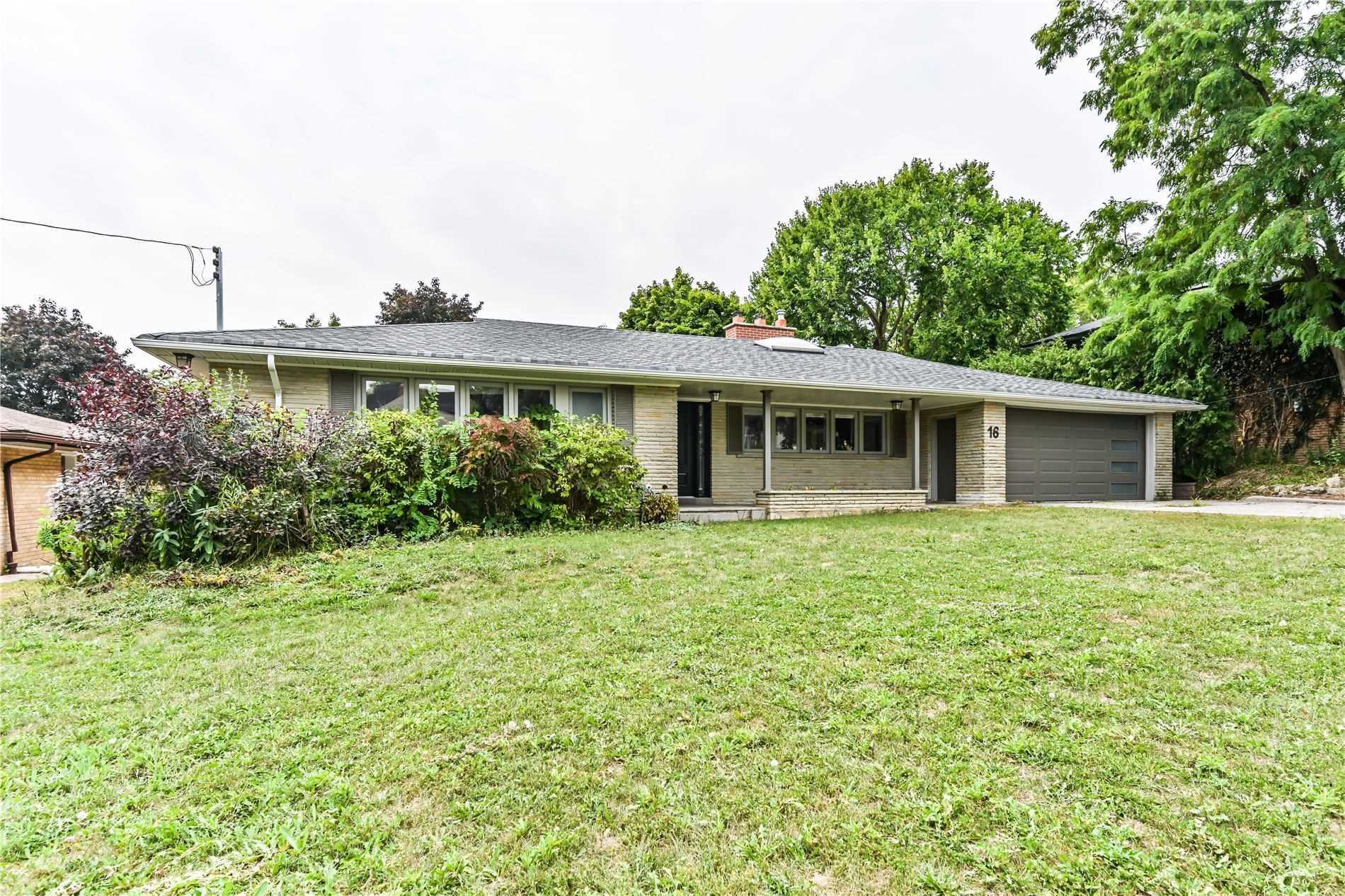 16 Cavalier Crescent