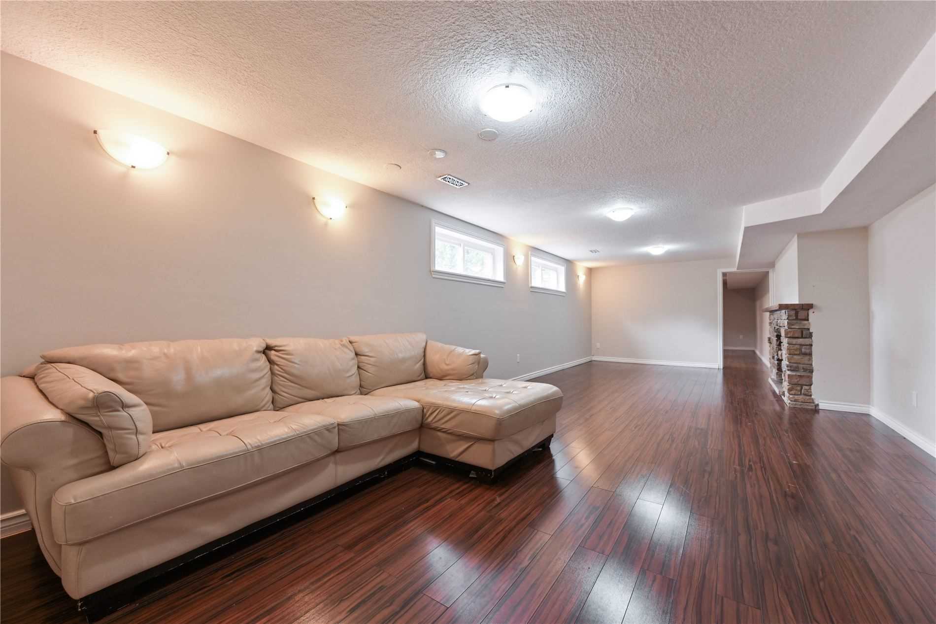 16 Cavalier Crescent
