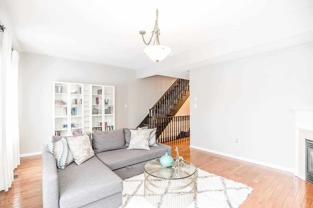 27 Barr Cres