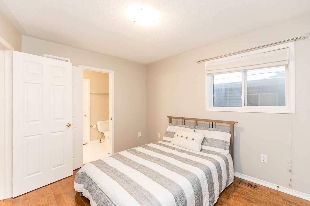 27 Barr Cres