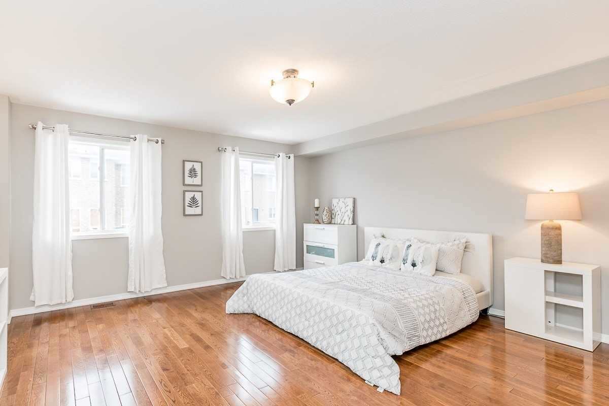 27 Barr Cres