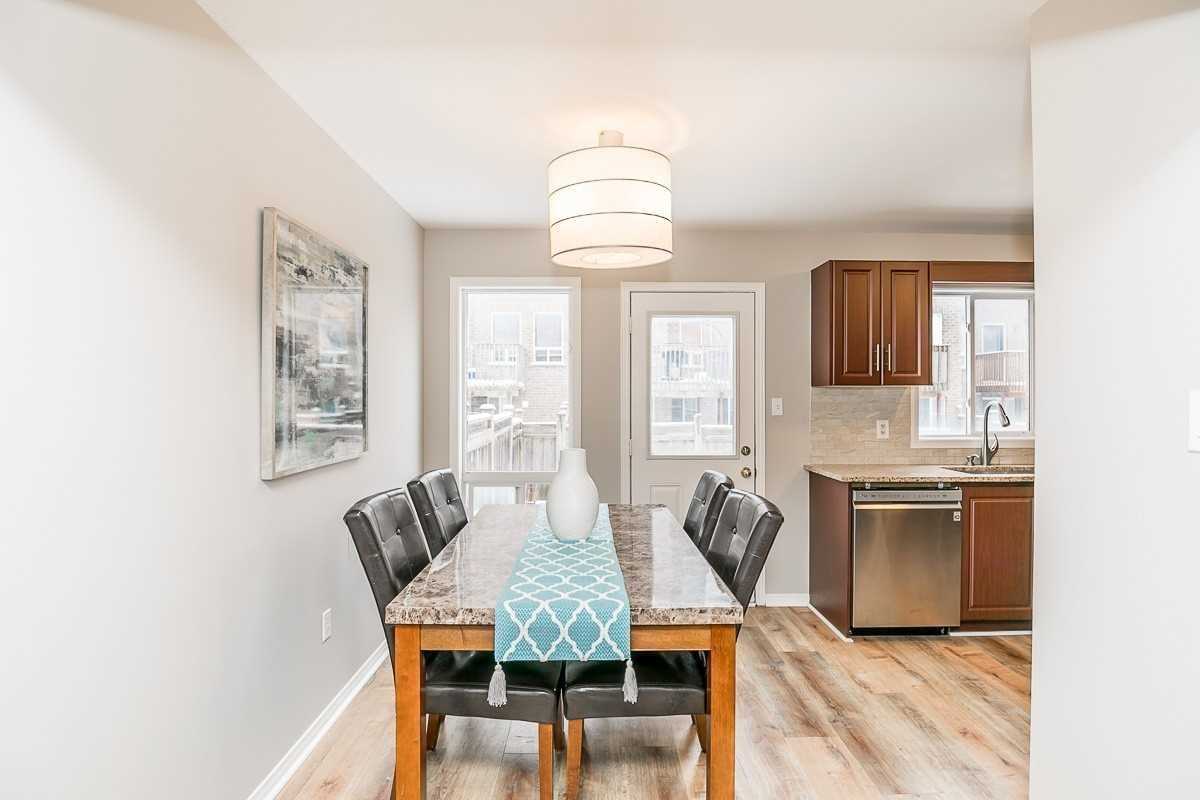 27 Barr Cres