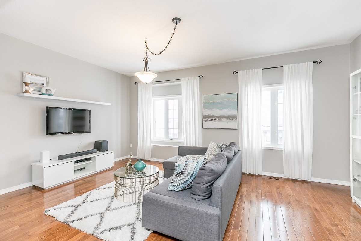 27 Barr Cres