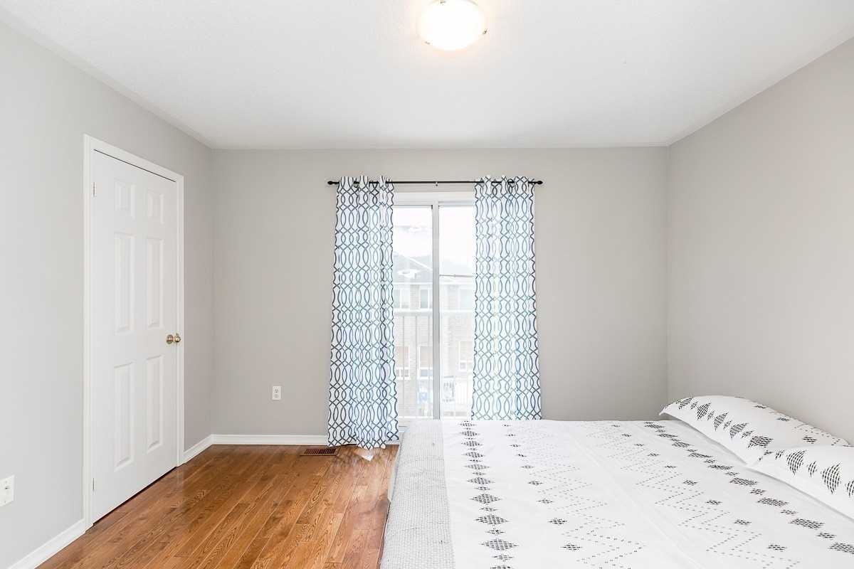 27 Barr Cres