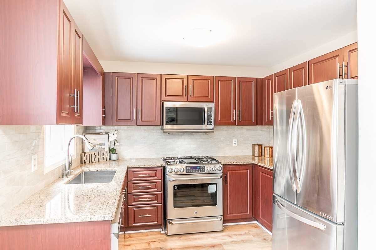 27 Barr Cres