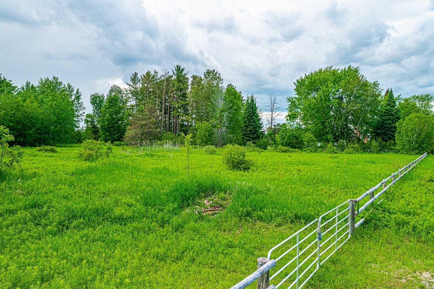 Listing N5793536 - Large Photo # 1